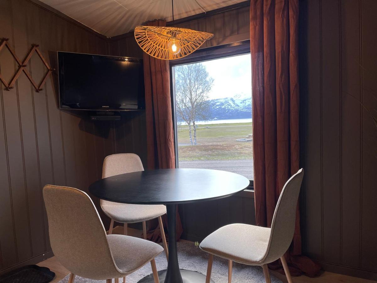 Skittenelv Lodge & Camping Тромсьо Екстериор снимка